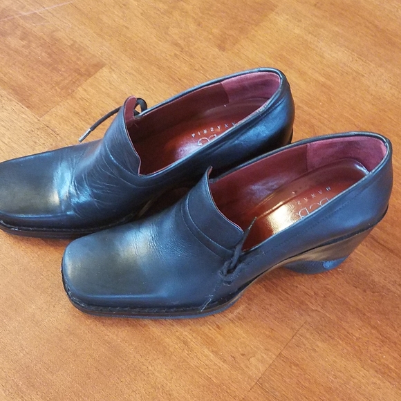 BCBG MAXAZRIA Black Wedge Heels - Size 6 (EUC) - Picture 3 of 7